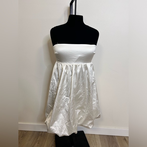 ◾️Aritzia Sunday Best Strapless Elio Poplin Dress - Picture 2 of 10